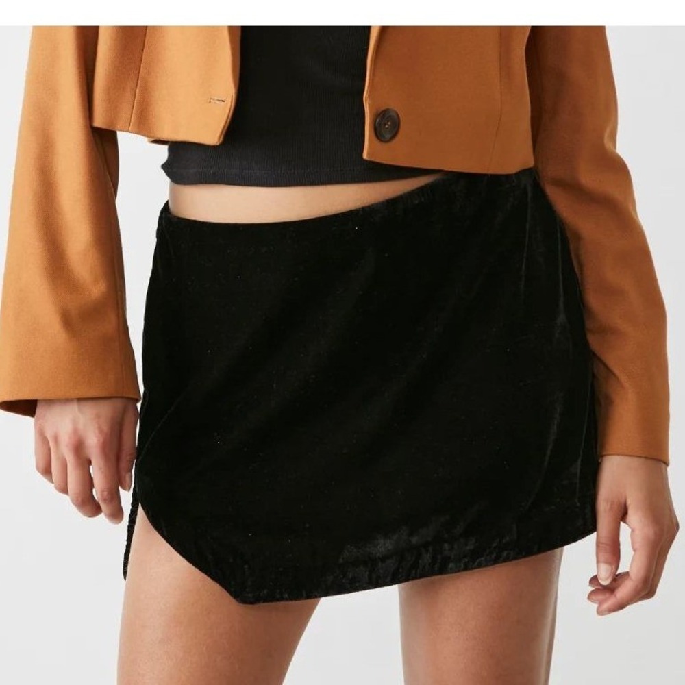 Free People Annalise Velvet Mini Skirt Black Side Slit Women's Size 2 Whimsygoth